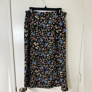 Sag Harbor Petite Floral Black Midi Skirt Size 30 Waist